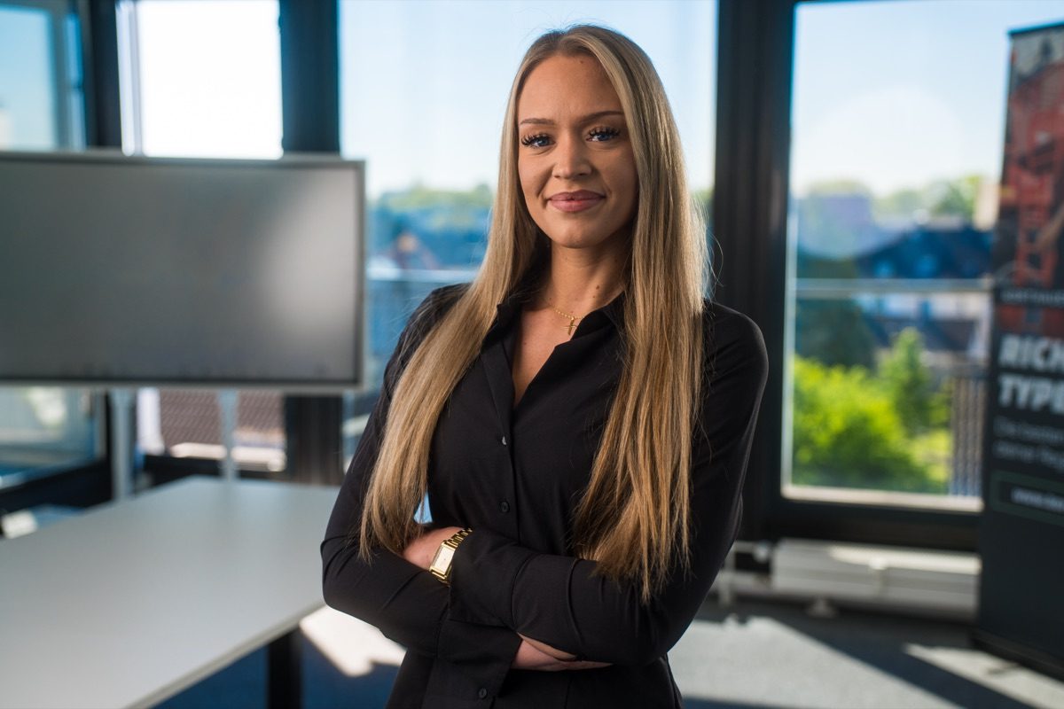 Mary-Ann – Ansprechpartnerin für deine Bewerbung bei KORTHAUER